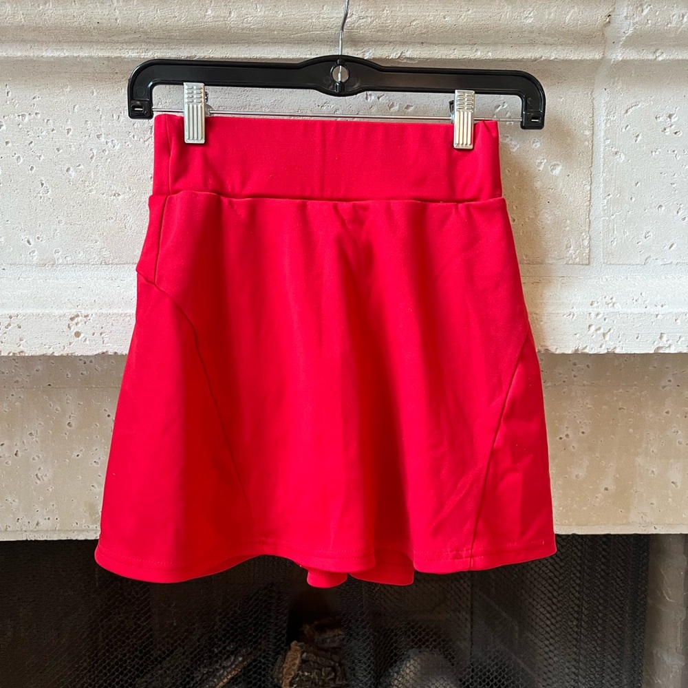 Red, athletic skirt, pleated with zipper
